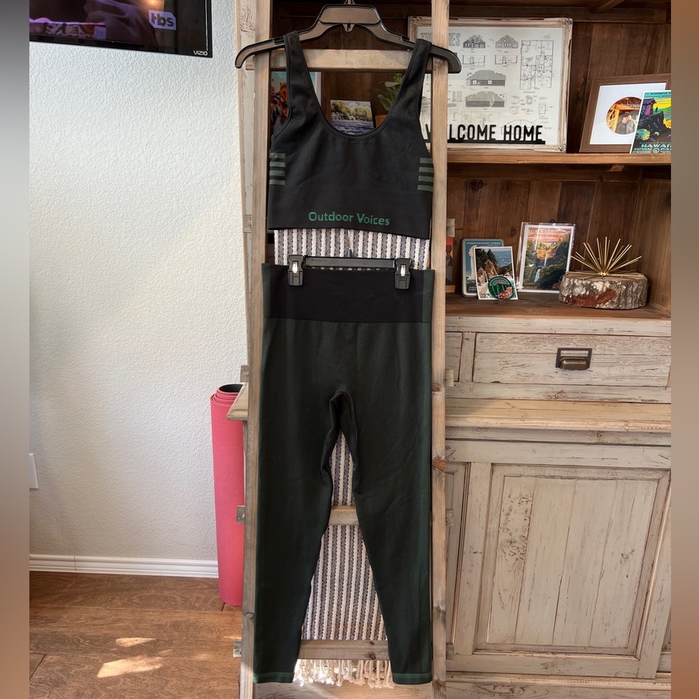 Outdoor Voices women’s ribbed seamless workout set size medium